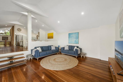 Emerald Seas Beach House - Accommodation Gold Coast 1