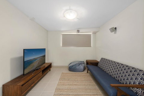 Emerald Seas Beach House - Accommodation Gold Coast 2