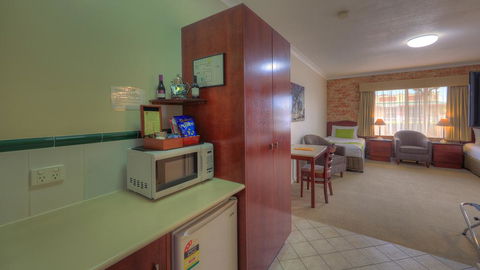 Endeavour Court Motor Inn - Gold Coast 4U 2