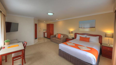 Endeavour Court Motor Inn - Gold Coast 4U 1