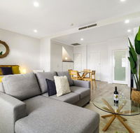 Enjoy bayside life at stylish studio close to city - Gold Coast 4U