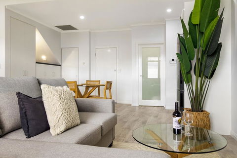 Enjoy Bayside Life At Stylish Studio Close To City - Gold Coast 4U 1
