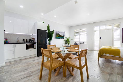 Enjoy Bayside Life At Stylish Studio Close To City - Gold Coast 4U 2