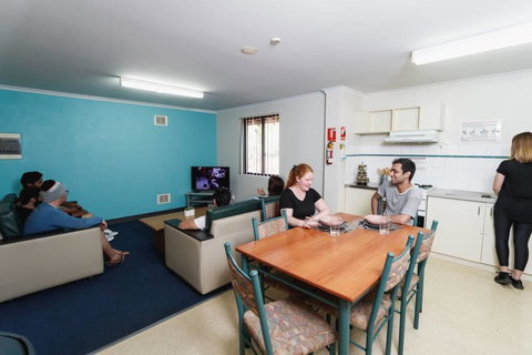 Erica Underwood House 6 Bedroom Flat - 1 Gold Coast 3