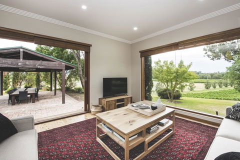 Eurunderee House - Gold Coast 4U 2