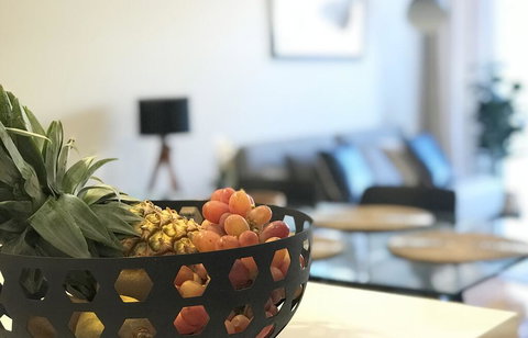 EVOLVE Near Adelaide CBD - Netflix / Wine / Lock Up Garage! - Accommodation Gold Coast 3