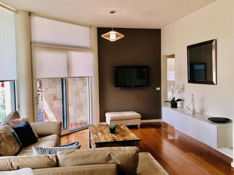 Exclusive Anglesea River Beach Apartment - Gold Coast 4U 0
