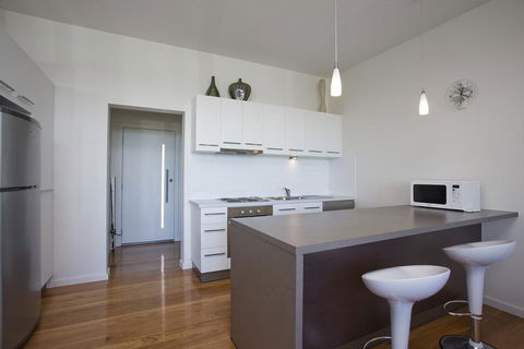 Exclusive Anglesea River Beach Apartment - Gold Coast 4U 1