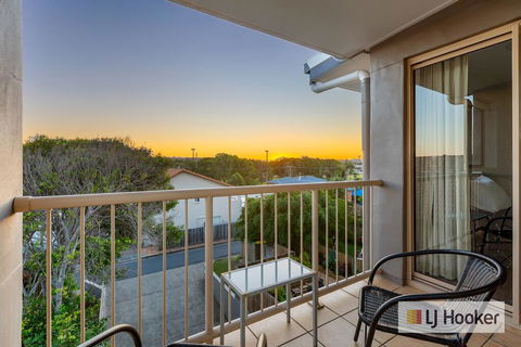 EXCLUSIVE OCEAN VIEW PENTHOUSE ON MARINE PARADE - Accommodation Gold Coast 2