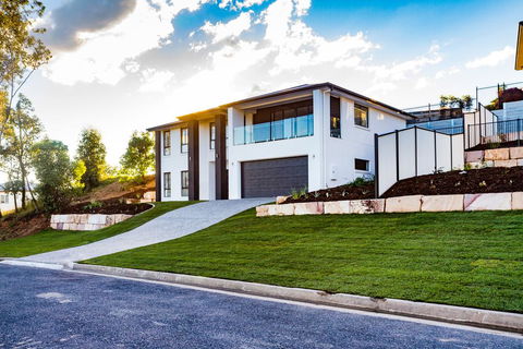 Executive Home Accomodation - Gold Coast 4U 0