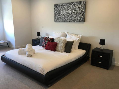Executive Mansion, Spring Racing, Melbourne Cup - Gold Coast 4U 0