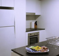 Executively Styled 2 Bed 2 Bath Perfect Location - Gold Coast 4U