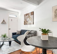 Expansive House Seconds from Oxford Street - Gold Coast 4U