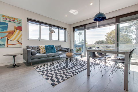 Explore Sydney From A New North Shore Apartment - Gold Coast 4U 0