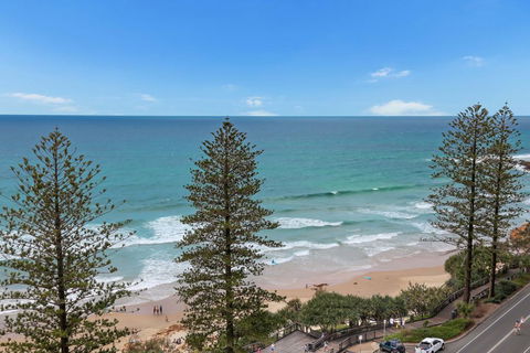 FABULOUS BEACHFRONT POSITION - Accommodation Gold Coast 0