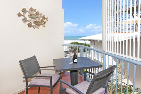 FABULOUS BEACHFRONT POSITION - Accommodation Gold Coast 1