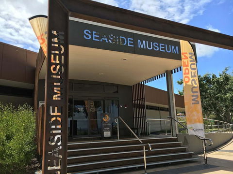 Fabulous Location - Ground Floor Waterfront Unit! Clearview Apartments - Accommodation Gold Coast 3