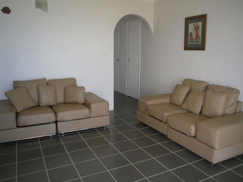 Fabulous Location - Ground Floor Waterfront Unit! Clearview Apartments - Accommodation Gold Coast 0