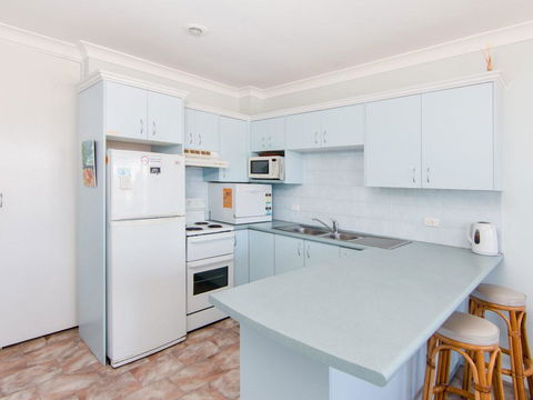 Fairholme 8, Perfect Lakefront Position - Gold Coast 4U 1