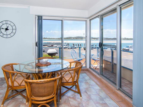 Fairholme 8, Perfect Lakefront Position - Gold Coast 4U 0