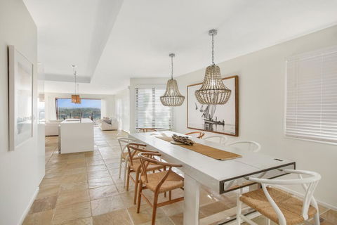 Family House With BBQ Deck, Water View And Parking - 1 Gold Coast 3