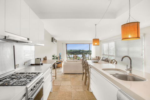 Family House With BBQ Deck, Water View And Parking - 1 Gold Coast 2