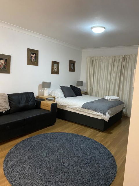 Family Unit March St Orange - Accommodation Gold Coast 0