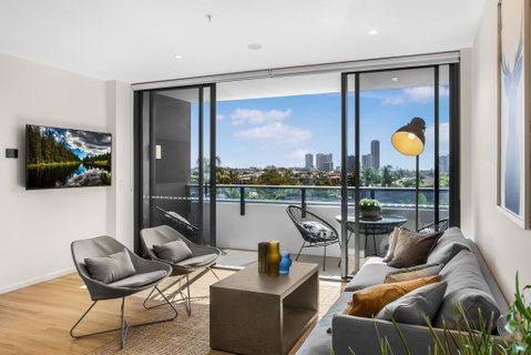 Family Unit With Parking, Balcony, Pool Near Beach - Accommodation Gold Coast 0