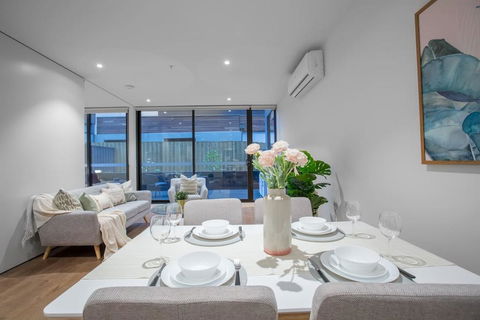 Fantastic 2 Beds APT In Boxhill W Great Location - Gold Coast 4U 0