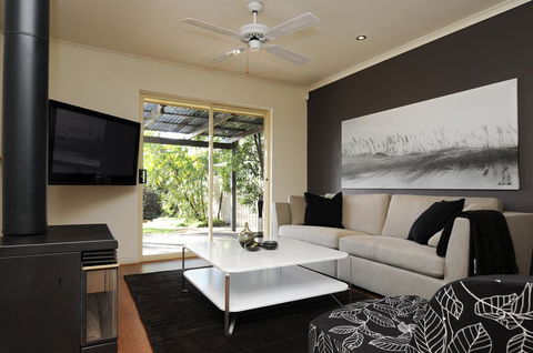 Feathers Serviced Townhouse - Gold Coast 4U 0