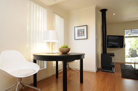 Feathers Serviced Townhouse - Gold Coast 4U 2