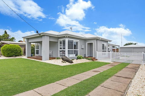 Fielding's Lair - The Ultimate Family Retreat - House & Bungalow - Gold Coast 4U 0