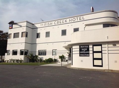 Fish Creek Hotel - Gold Coast 4U 1