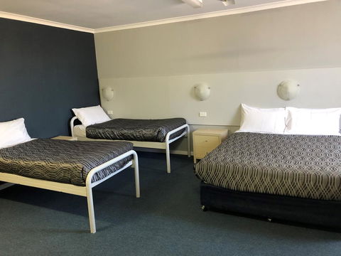 Flinders Motel - Gold Coast 4U 2