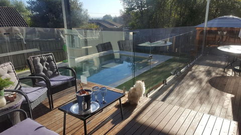 Frankston Hilltop Retreat - Gold Coast 4U 2