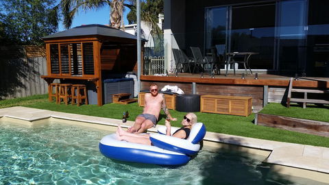 Frankston Hilltop Retreat - Gold Coast 4U 1