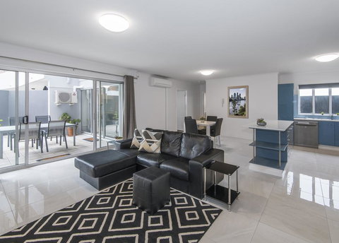 FV4006 Apartments - Accommodation Gold Coast 0