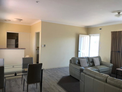 Gale Street Motel & Villas - Accommodation Gold Coast 2