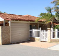 Geraldton Luxury Retreat 2 - Gold Coast 4U