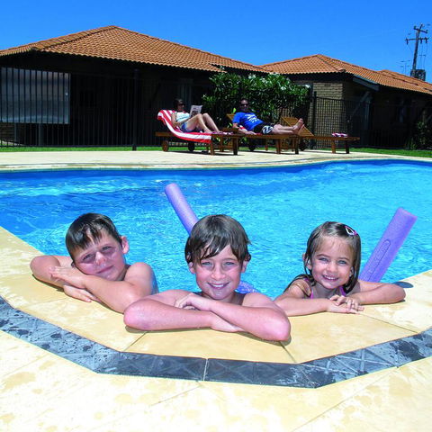 Geraldton's Ocean West Holiday Units & Short Stay Accommodation - Gold Coast 4U 3