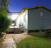 Getaway Villas Unit 3 - 3 Bedroom Self-Contained Villa with a Deck - Gold Coast 4U