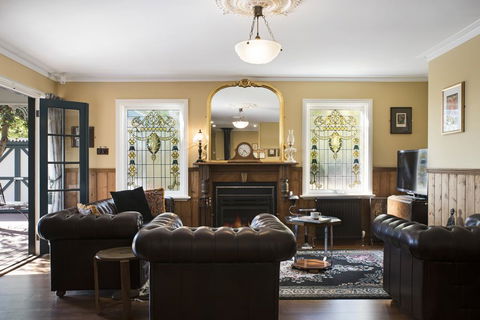 Gladville - Accommodation Gold Coast 0