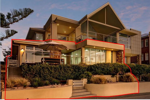Glenelg Absolute Beachfront - One Of Only Two Homes - Accommodation Gold Coast 1