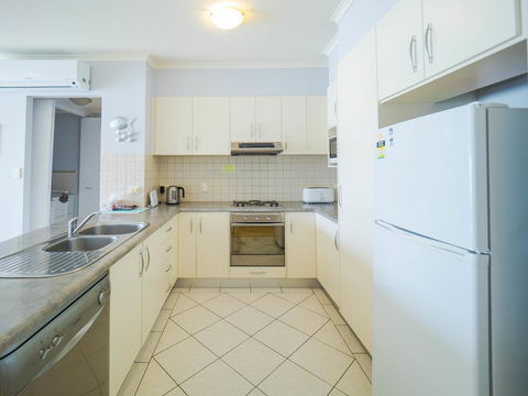 Glenelg Beachside Luxury Apartments - Accommodation Gold Coast 3