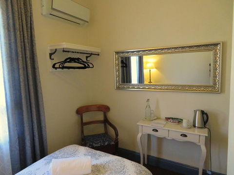 Glenella Guesthouse - Accommodation Gold Coast 3