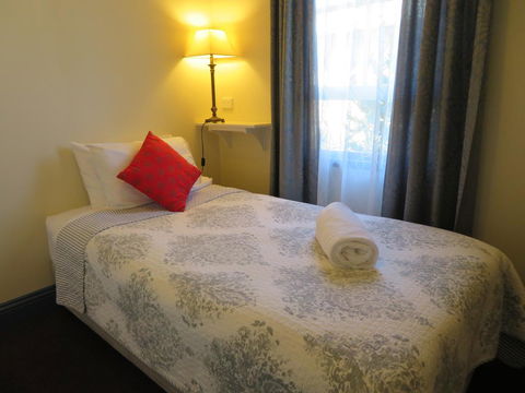 Glenella Guesthouse - Accommodation Gold Coast 2