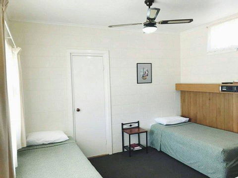 Glossop Motel - Gold Coast 4U 0