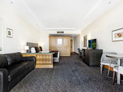 Gold Tower In The Oaks Hotel Surfers Paradise - 1019 - Accommodation Gold Coast 1