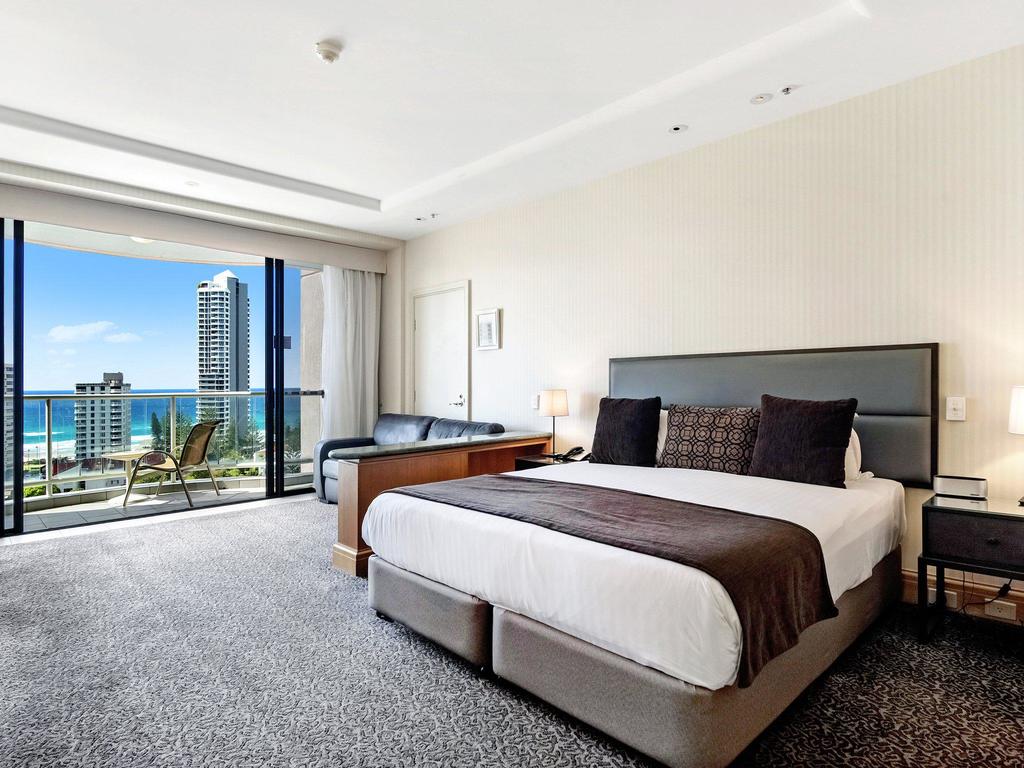 Gold Tower in the Oaks Hotel Surfers Paradise - 1019