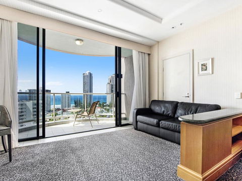 Gold Tower In The Oaks Hotel Surfers Paradise - 1019 - Accommodation Gold Coast 2